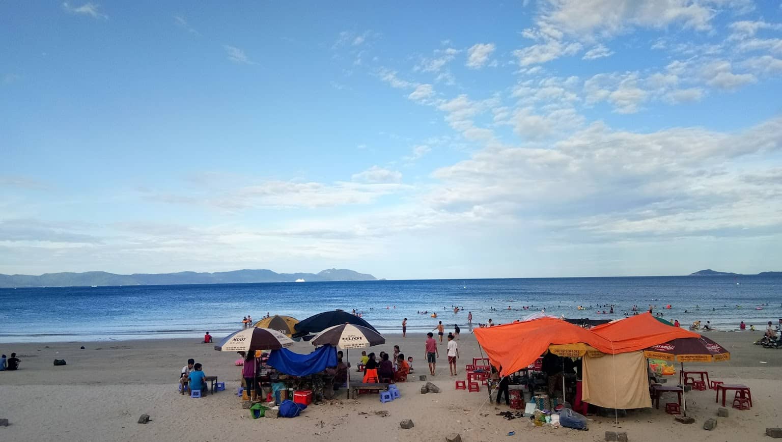 Activities in Doc Let beach