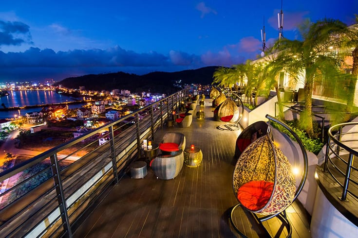 Bai Chay Seaside Bars
