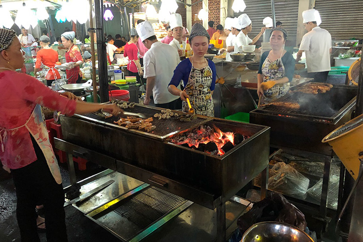 Ben Thanh street food local market