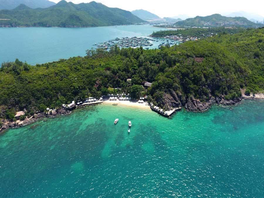 Best time to visit Hon Tre island Nha Trang
