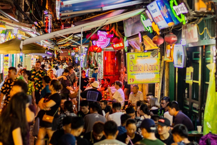 Bia Hoi Ta Hien activities
