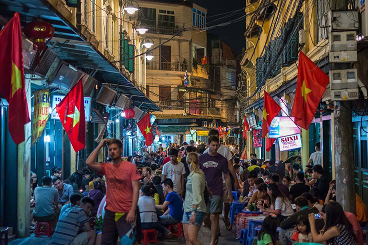 Boozing at Bia Hoi Junction