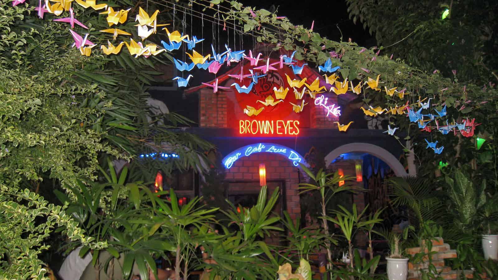 brown-eye-bar-hue
