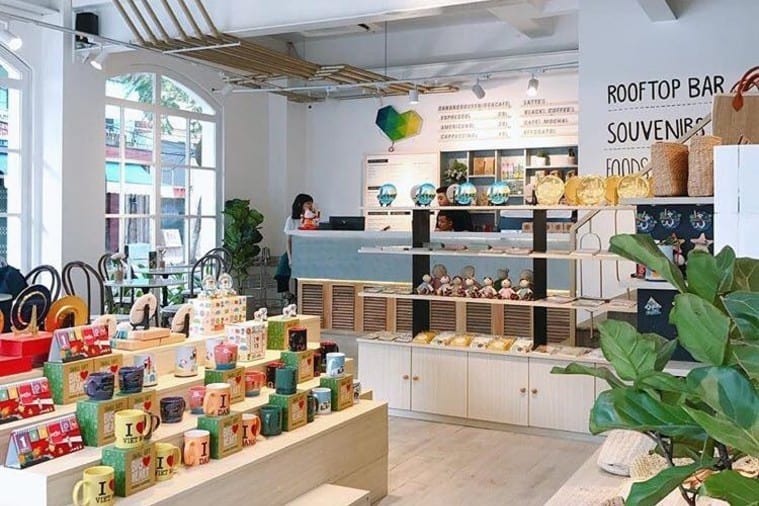 cafe-and-souvenirs