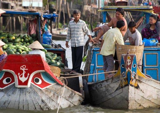 Cai Be Floating Market in Tien Giang: Activities + Shopping Guide