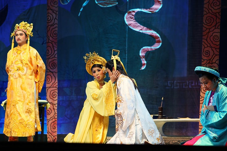 Cai Luong performance