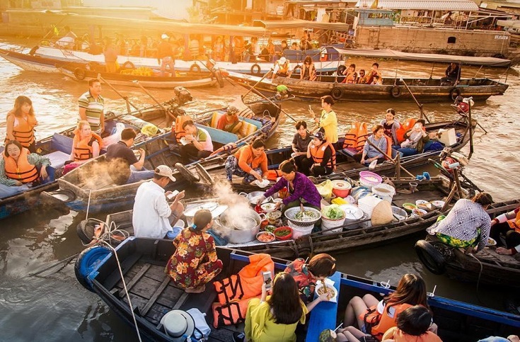 Shop at Cai Rang floating market