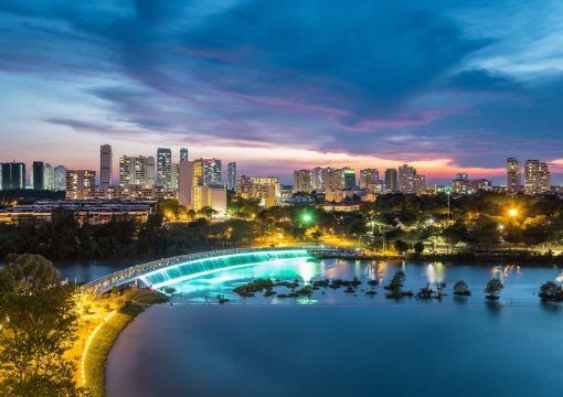 Crescent Lake Park (Công viên Hồ Bán Nguyệt): The Heart of Ho Chi Minh City