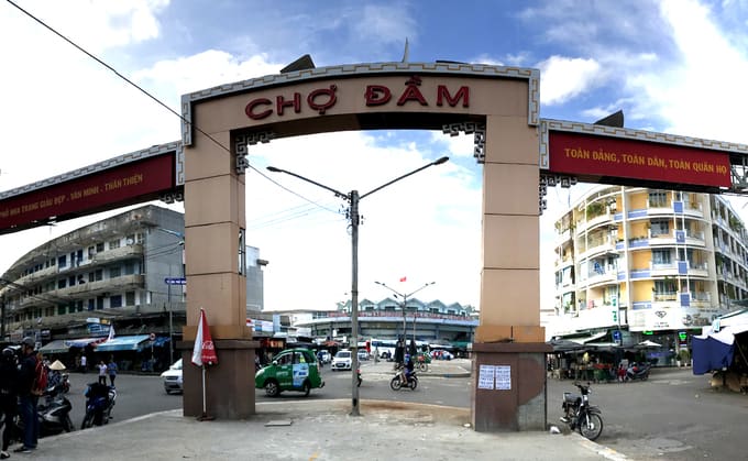 Dam Market near Long Son pagoda Nha Trang
