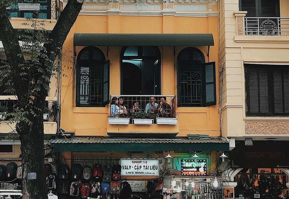 Drink cafe in Dinh Tien Hoang street
