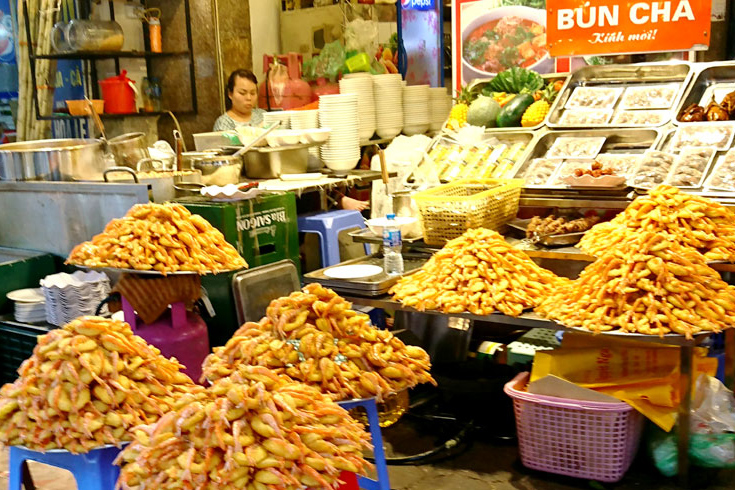 Enjoy the cuisine - activities around West Lake
