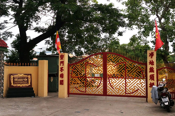 Gate of Giac vien pagoda