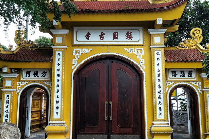 Gate of Tran Quoc pagoda