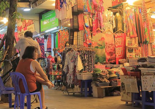 Hanoi Weekend Night Market – Lively Cultural Exchange Spot