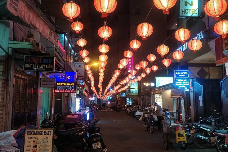 have fresh beer on Bui Vien street
