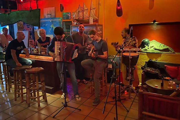 Highlights of Dive Bar and restaurant