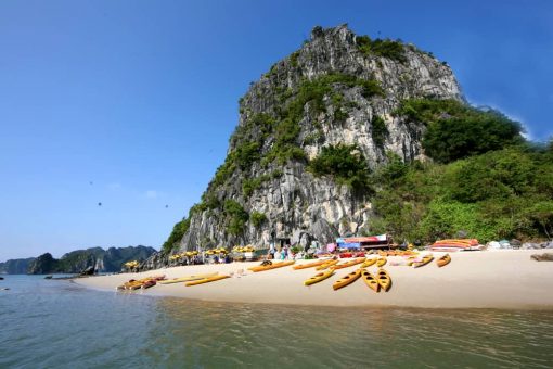 Hon Co Island in Halong Bay