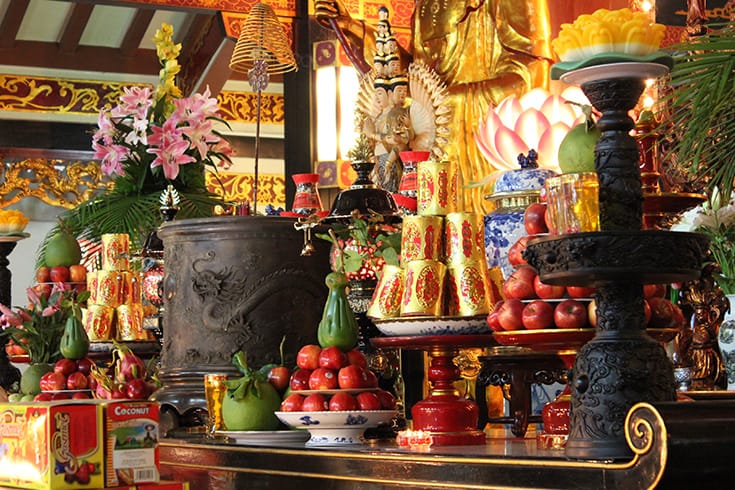 How Do Vietnamese People Worship Their Ancestors