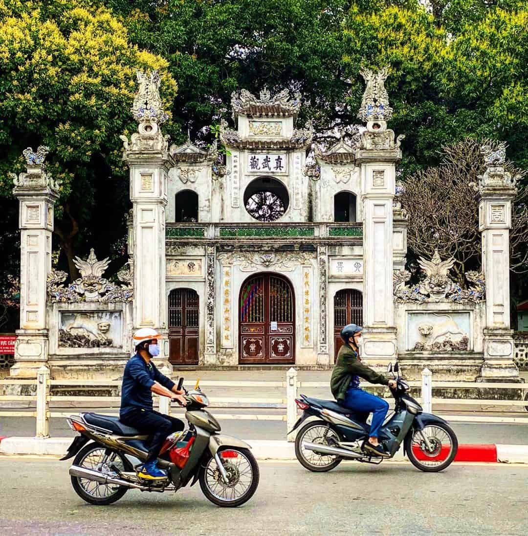 In front of Quan Thanh temple - architecture of Quan Thanh