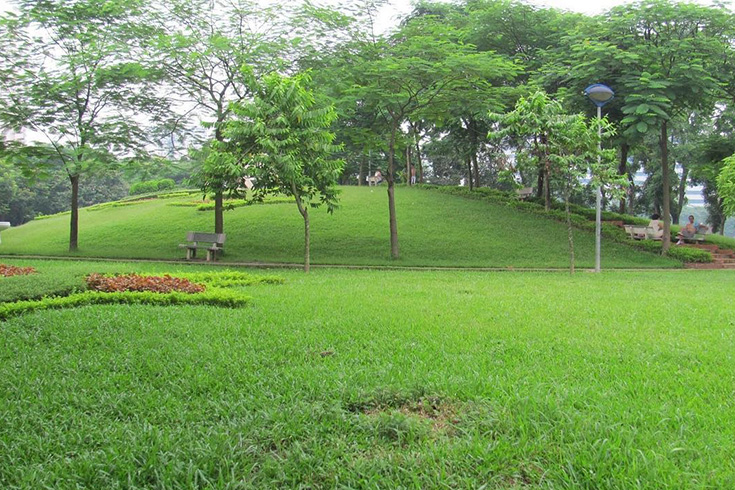 Inside Cau Giay park 