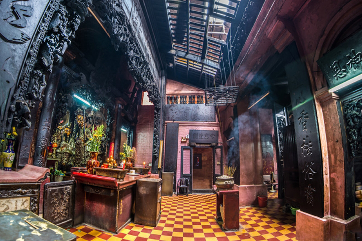 Inside Jade Emperor Pagoda