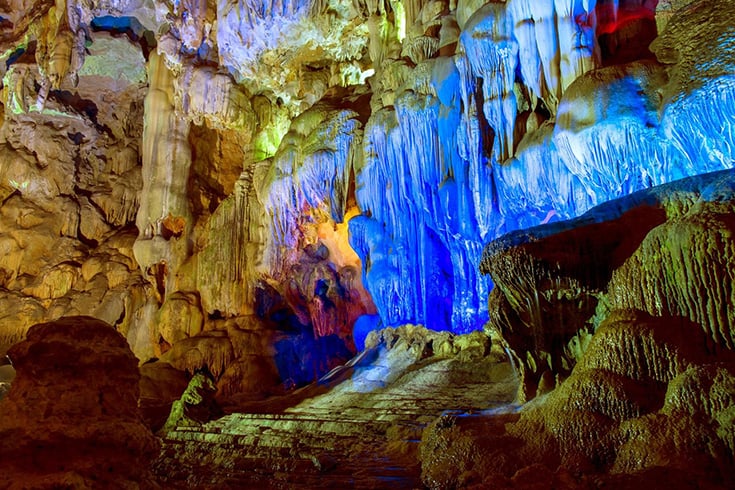 Inside the geologist paradise Dau Go Cave