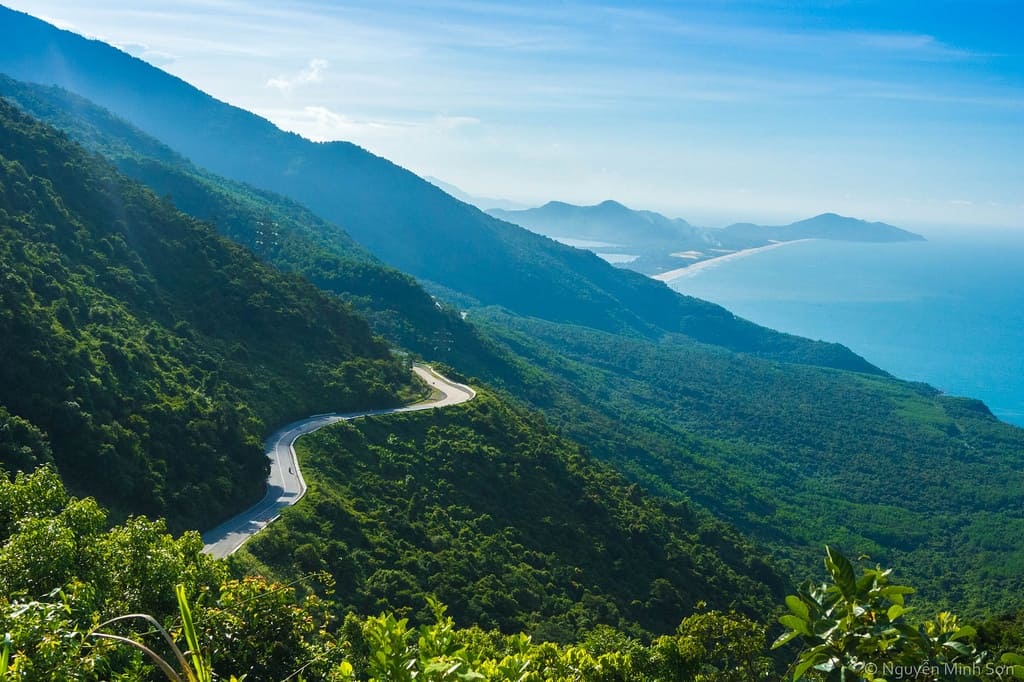 lang-co-bay-from-hai-van-pass