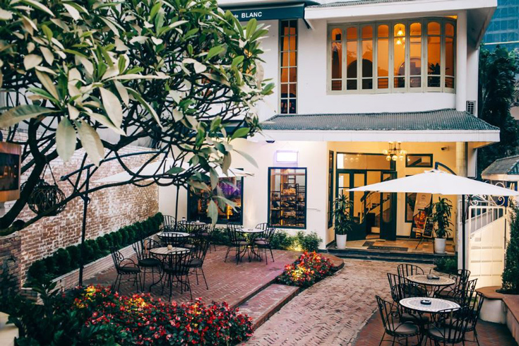 Cafe - activities around West Lake