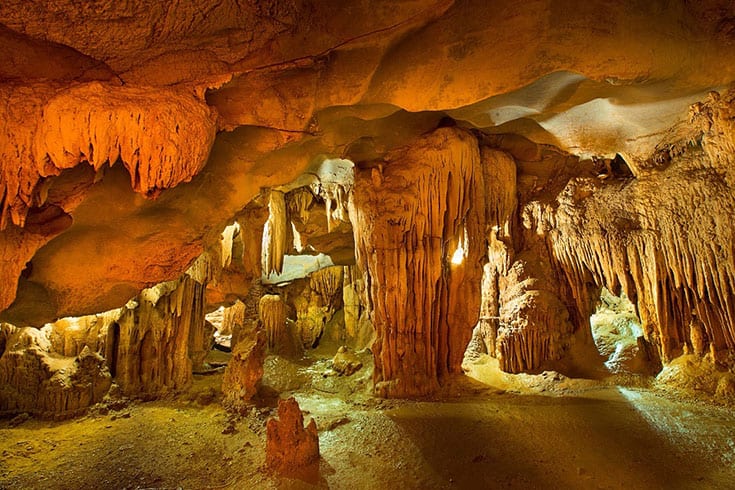 Me Cung cave