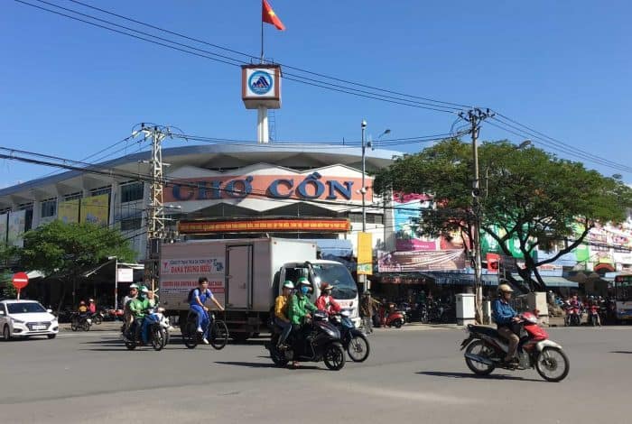 Cho Con Market: An Affordable Food Paradise in Danang