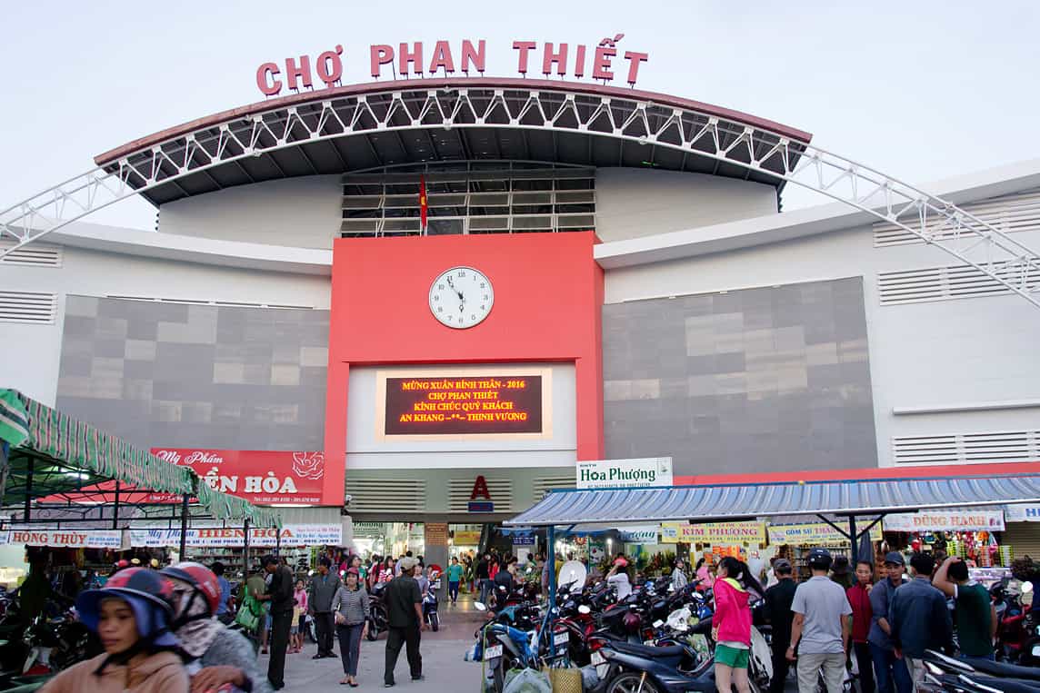 Phan thiet central market to shop in Mui Ne