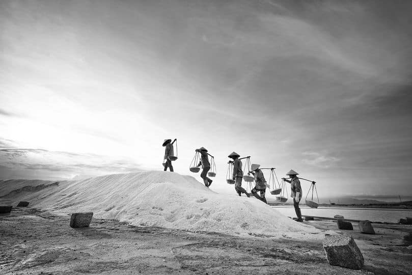 salt workers in Hon khoi salt fields 2