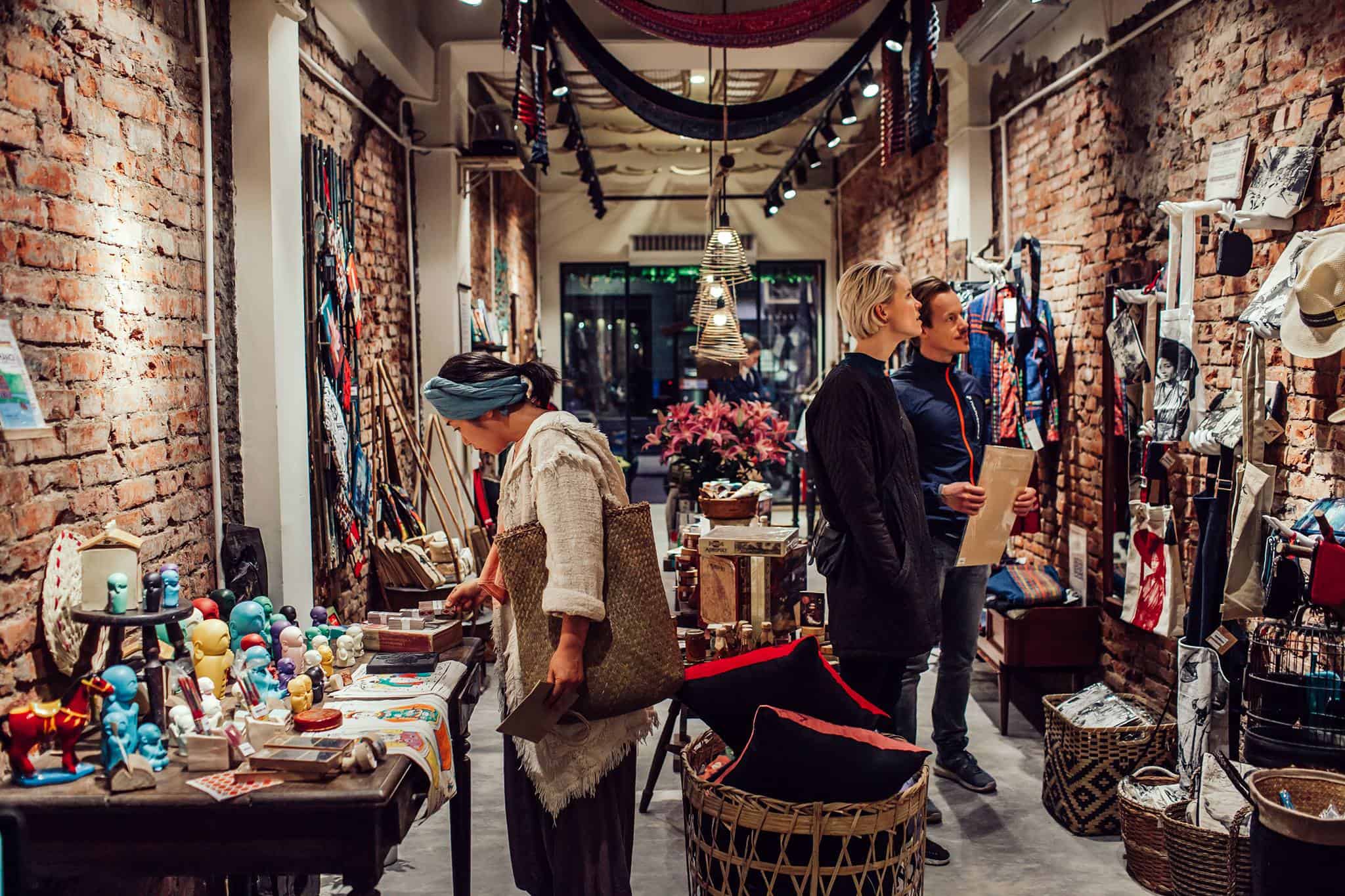 shopping in Hai Ba Trung Hanoi