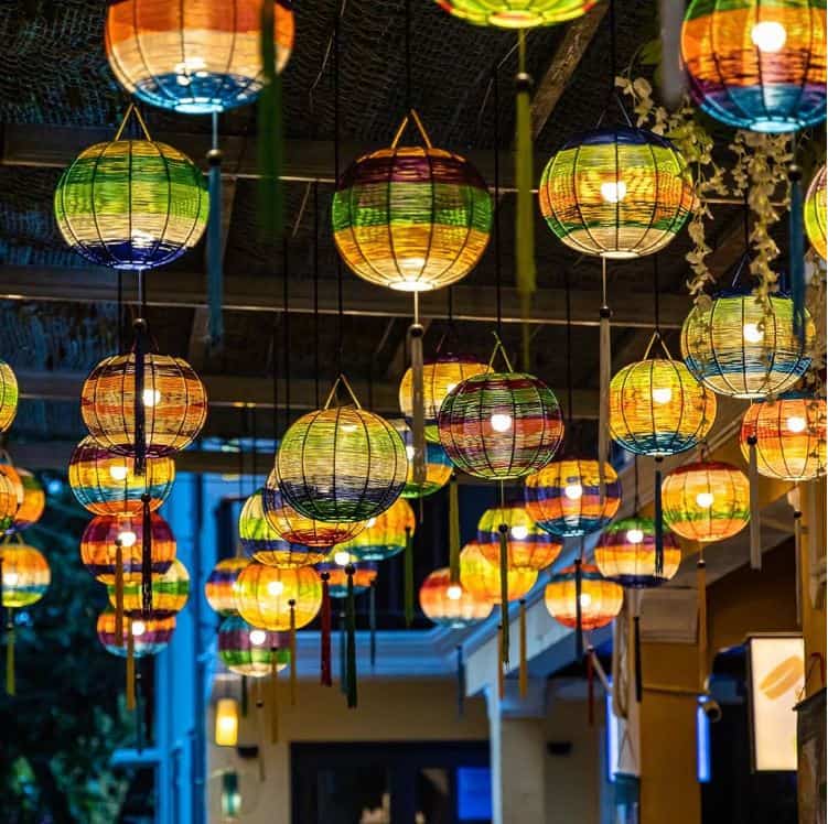 Take photos of lantern