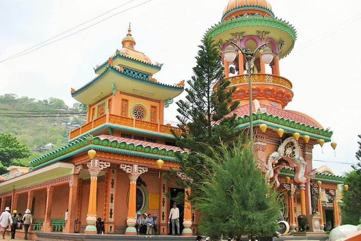 Tay An pagoda at Sam Mountain