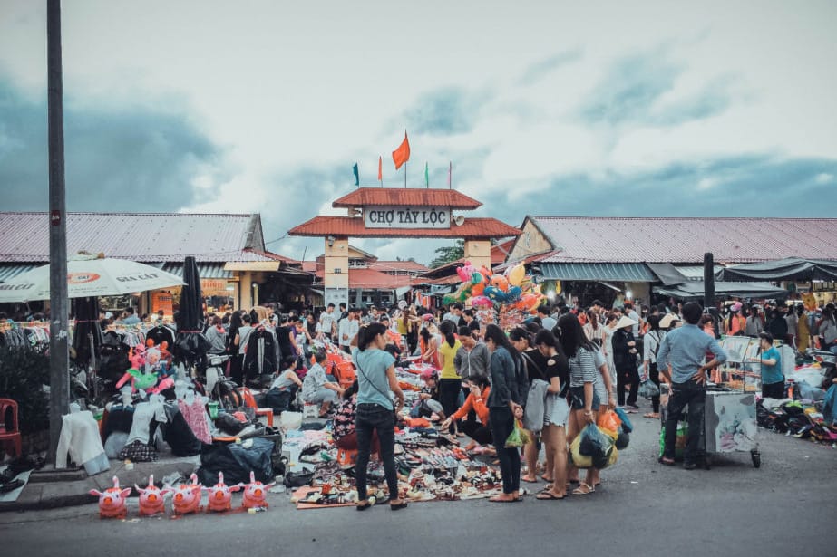 Tay Loc Market - Where to shop in Hue