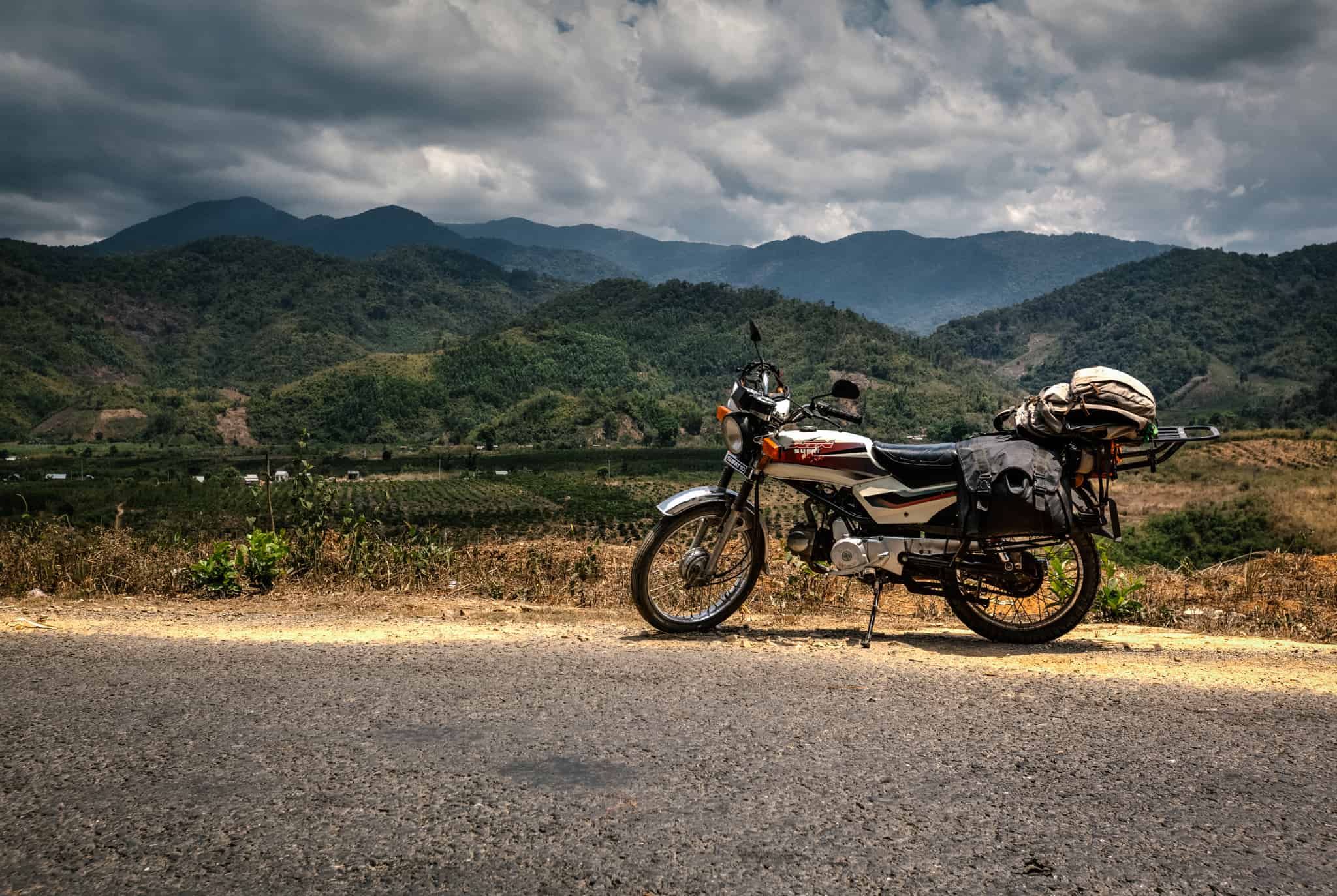 Travel from Hanoi to Halong Bay by motorbike