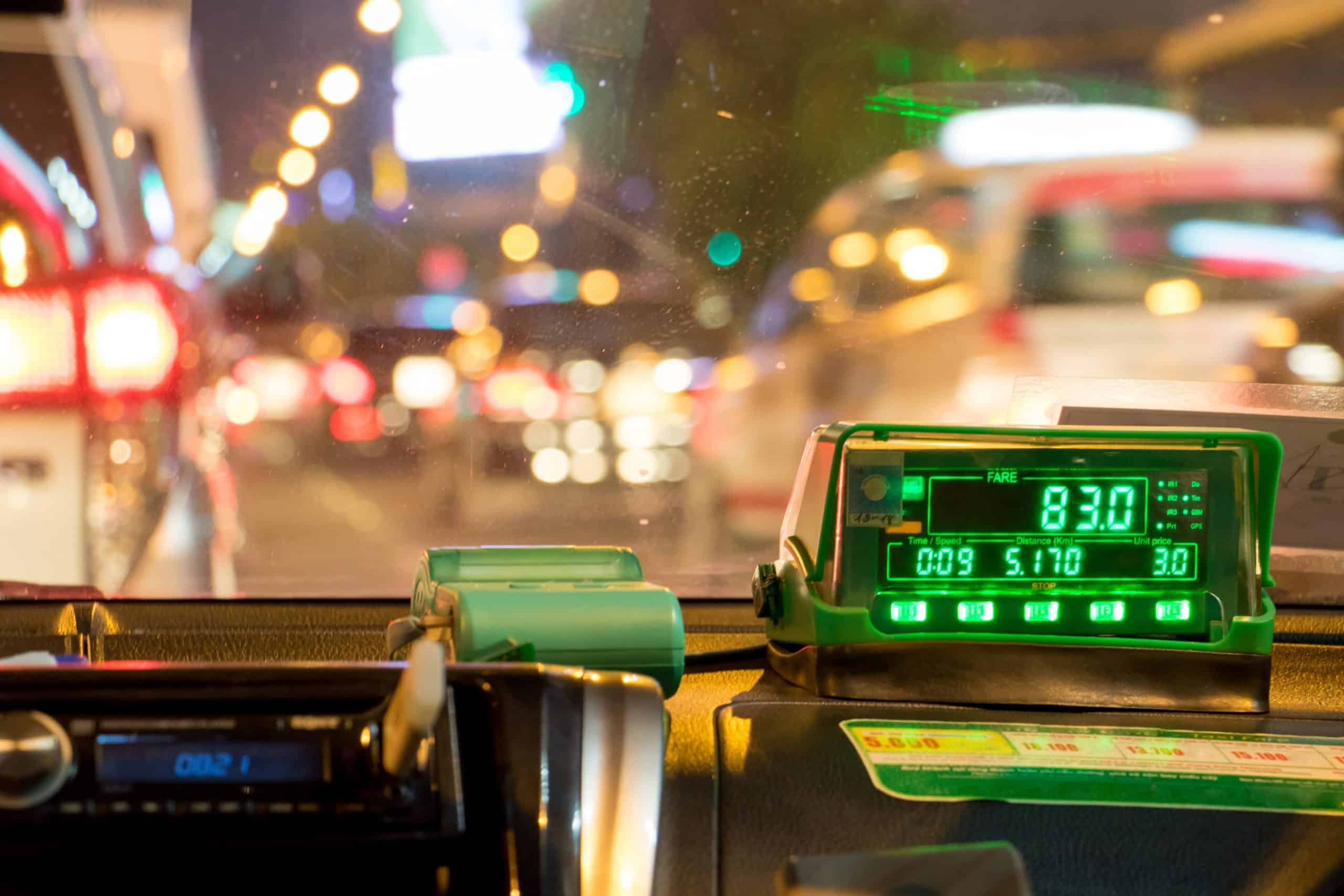 Travel from Hanoi to Halong Bay by private car or taxi