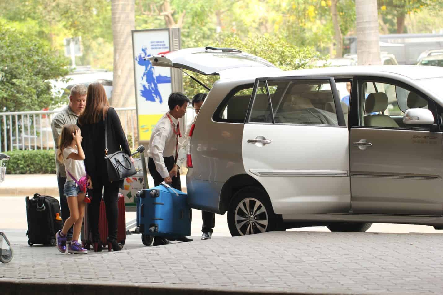 Travel from Noi Bai Airport to Halong Bay by Taxi