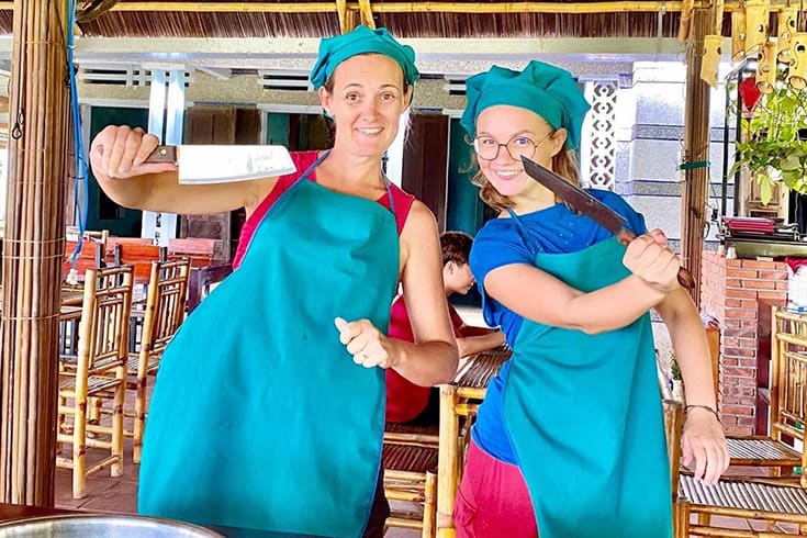 Visitors join in Tra Que Garden cooking class 