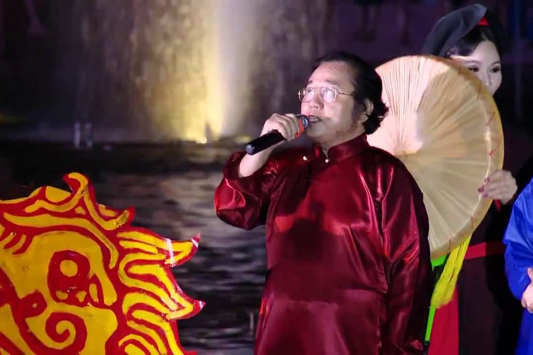 Watch Bai Choi Performance