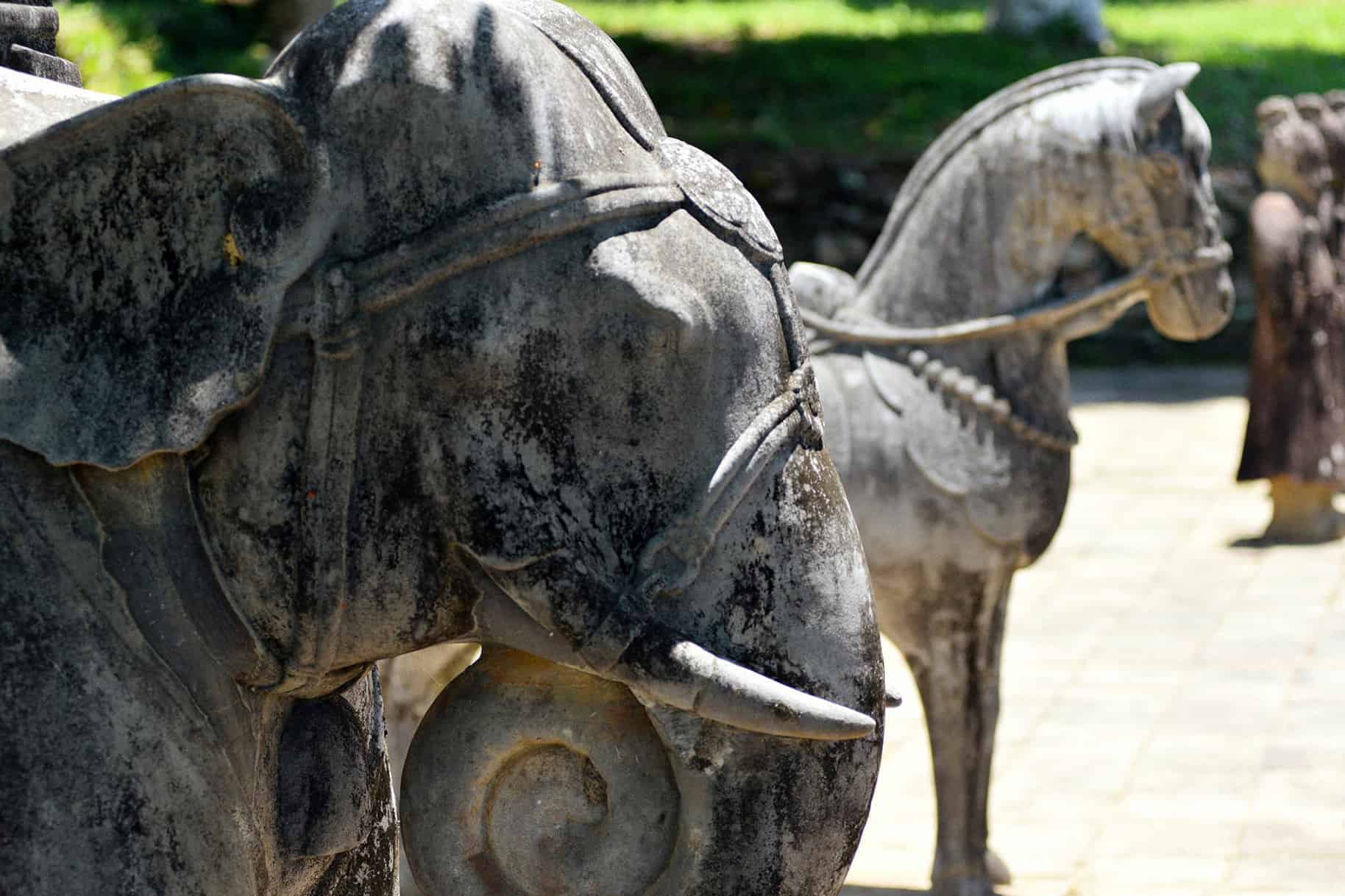 What to see in Gia Long tomb 2